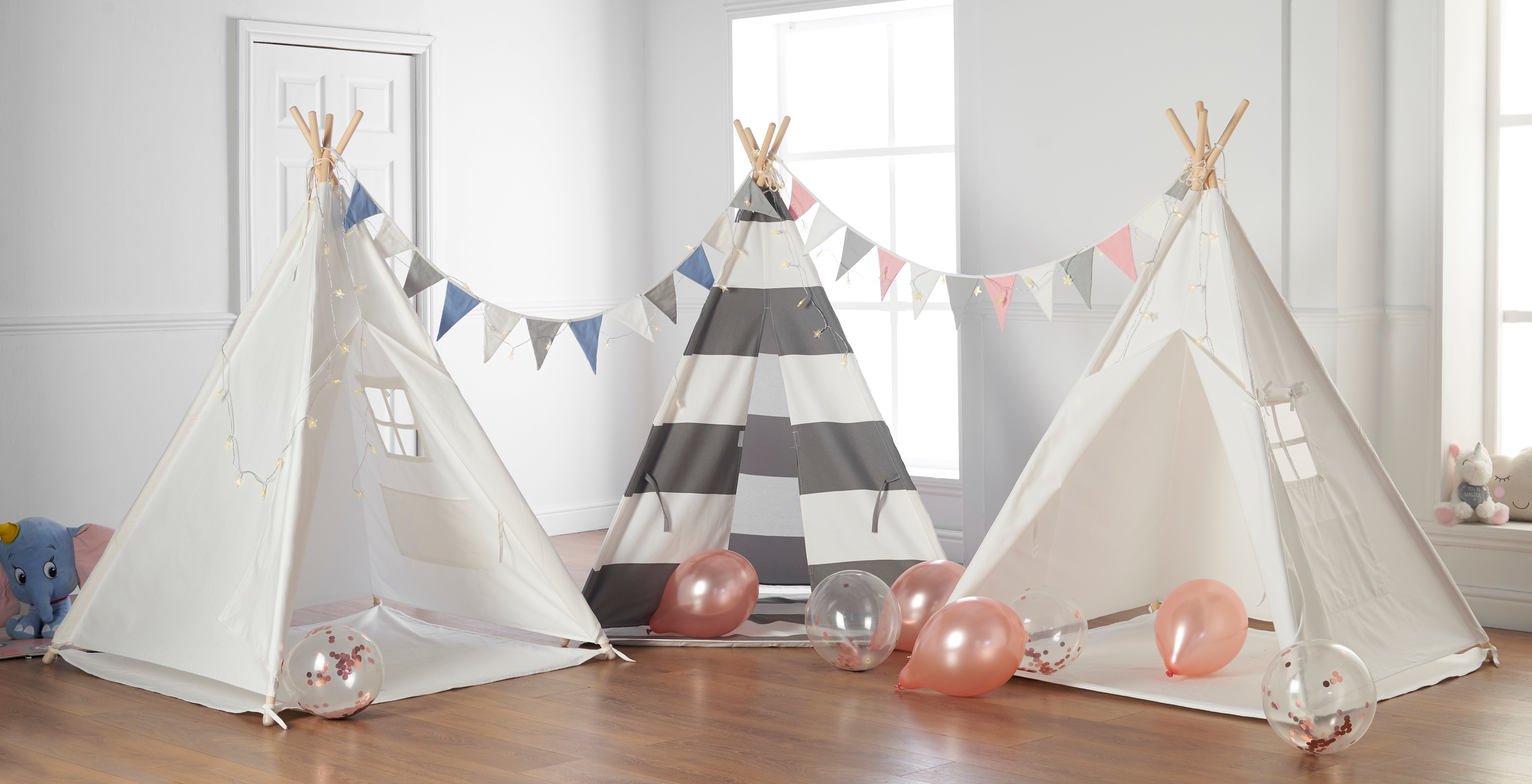 Haus Projekt Kids White Teepee Tent with Fairy Lights and Pink Bunting